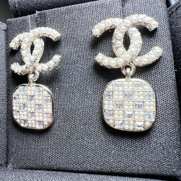 Brandnew Chanel earrings - Picture 7 of 7